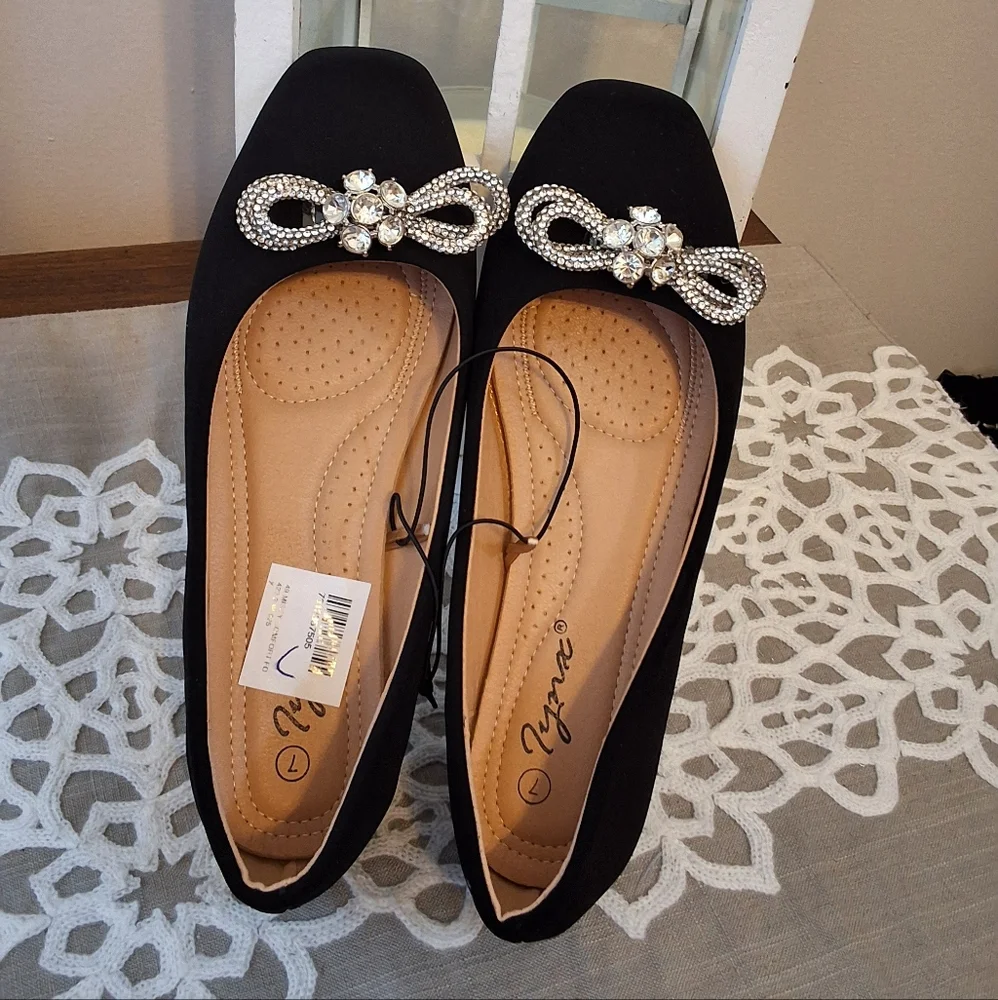 SOLD!!!  Lynx, NWT, 7, Woman's Rhinestone Embellished Dress Shoes - Picture 3 of 8